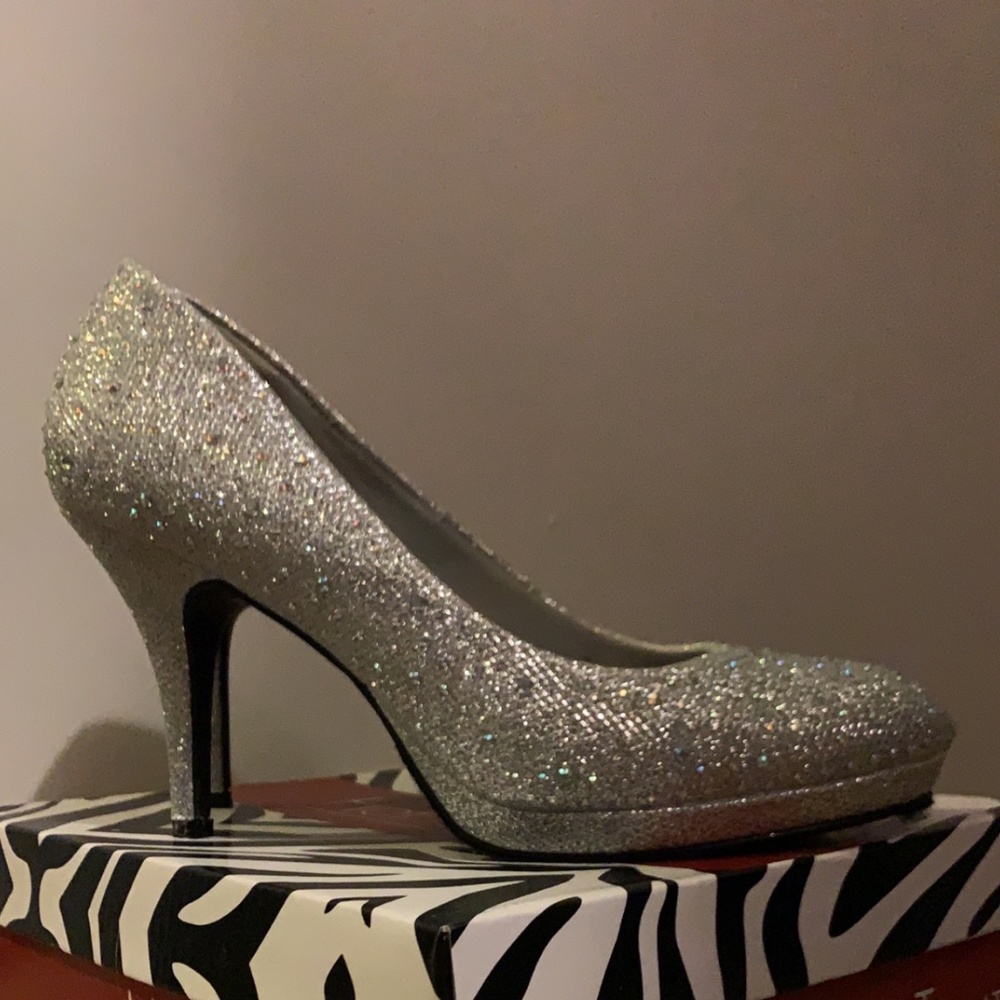 Glitter pumps